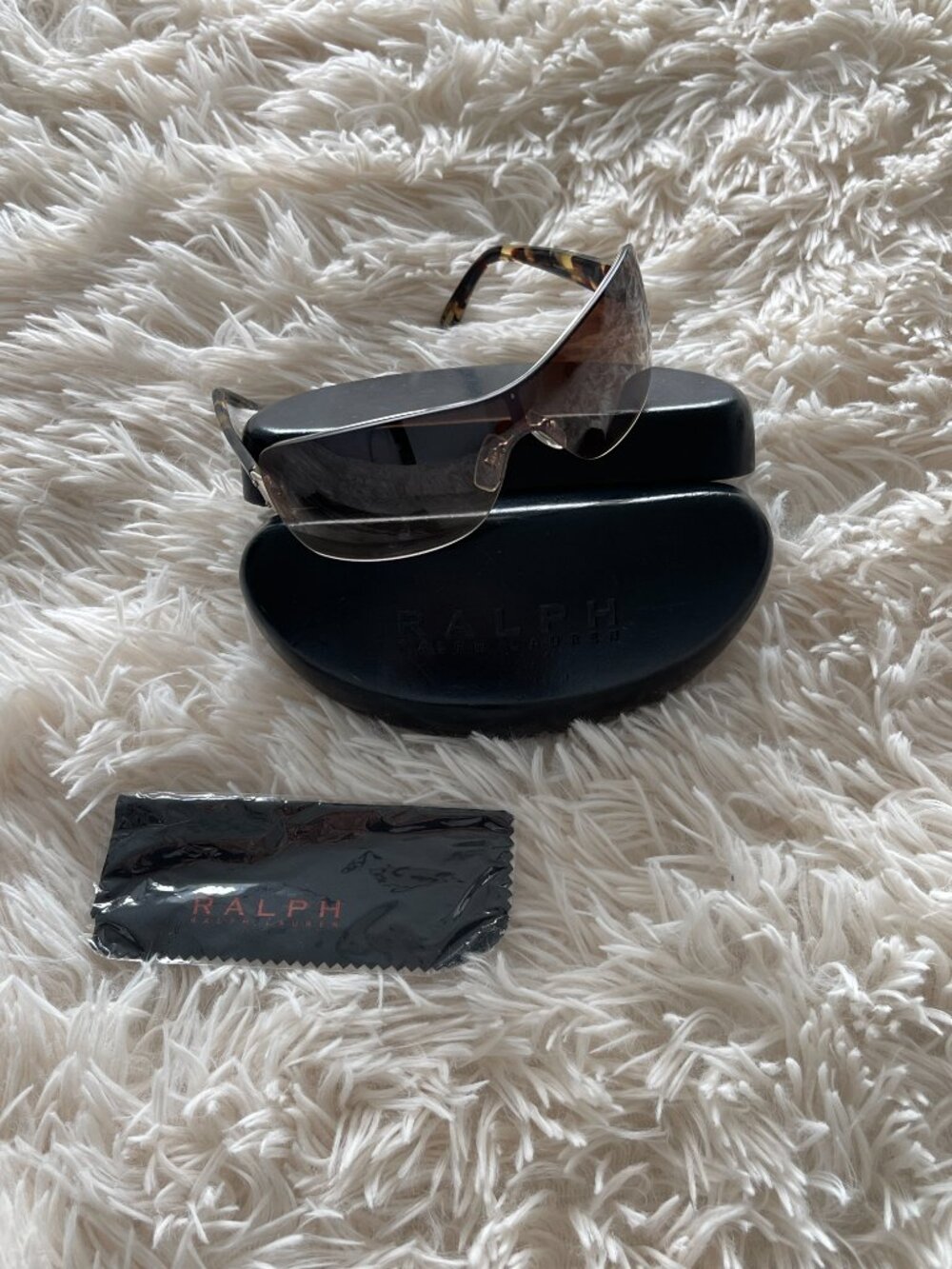 ✨ Ralph Lauren Sun Glasses - Picture 4 of 4